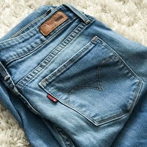 Levi’s Demi Curve Size 28 Jeans